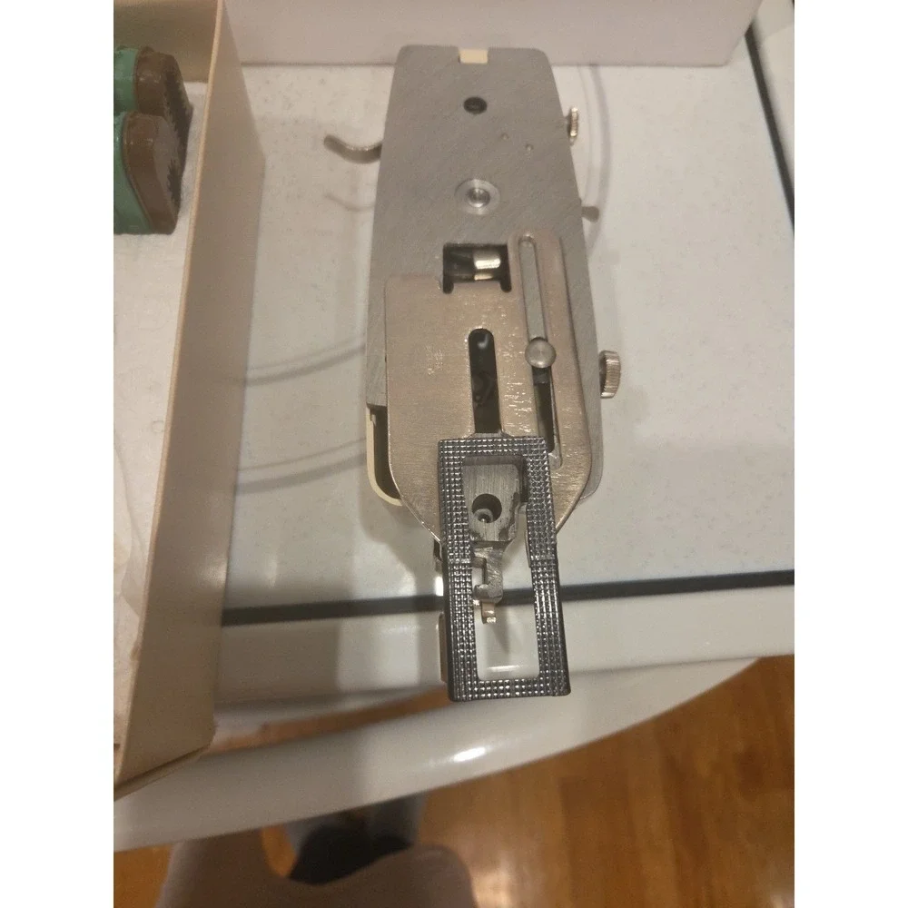 Vtg Singer Professional Buttonholer for Vertical Needle Zig Zag Machines V102878